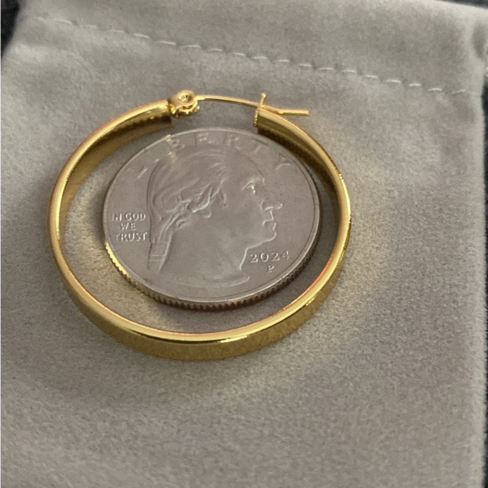 Elegant Gold Hoop Earrings - Picture 3 of 3